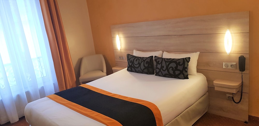 Habitación estándar doble del hotel CHAMPERRET ELYSEES. Foto 5