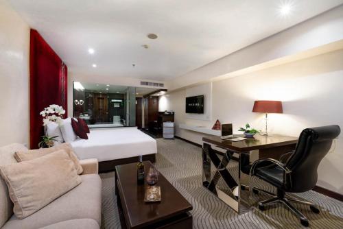 Habitación Doble Deluxe - 1 o 2 camas del hotel Furama Silom Bangkok. Foto 1