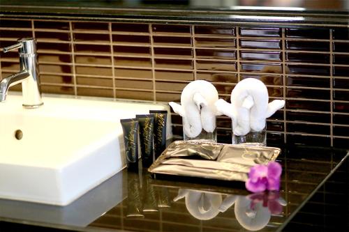 Habitación Doble Deluxe - 1 o 2 camas del hotel Furama Silom Bangkok. Foto 5