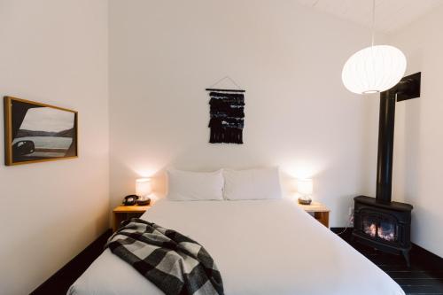 Habitación con cama extragrande - Adaptada para personas de movilidad reducida del hotel Scribner\'s Catskill Lodge, a Member of Designs. Foto 2