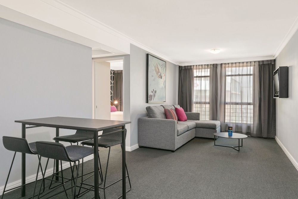 Suite de 1 Dormitorio con 1 Cama Queen del hotel Mantra Sydney Central. Foto 6