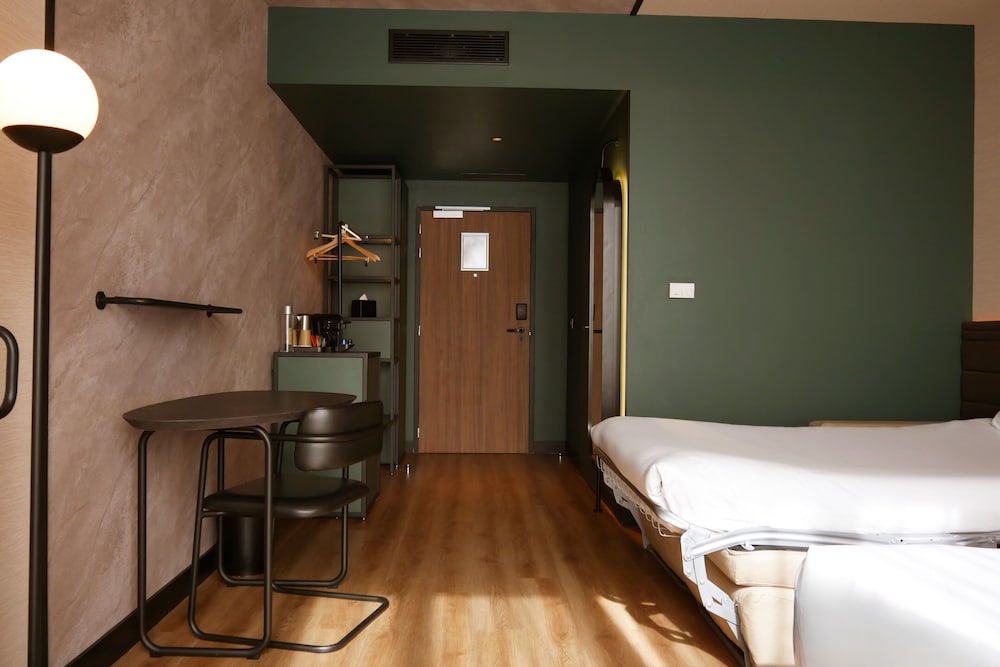 Habitación Familiar, vistas al Sena o al patio - 1 cama doble y 1 sofá - cama del hotel Novotel Rouen Centre Cathédrale. Foto 4