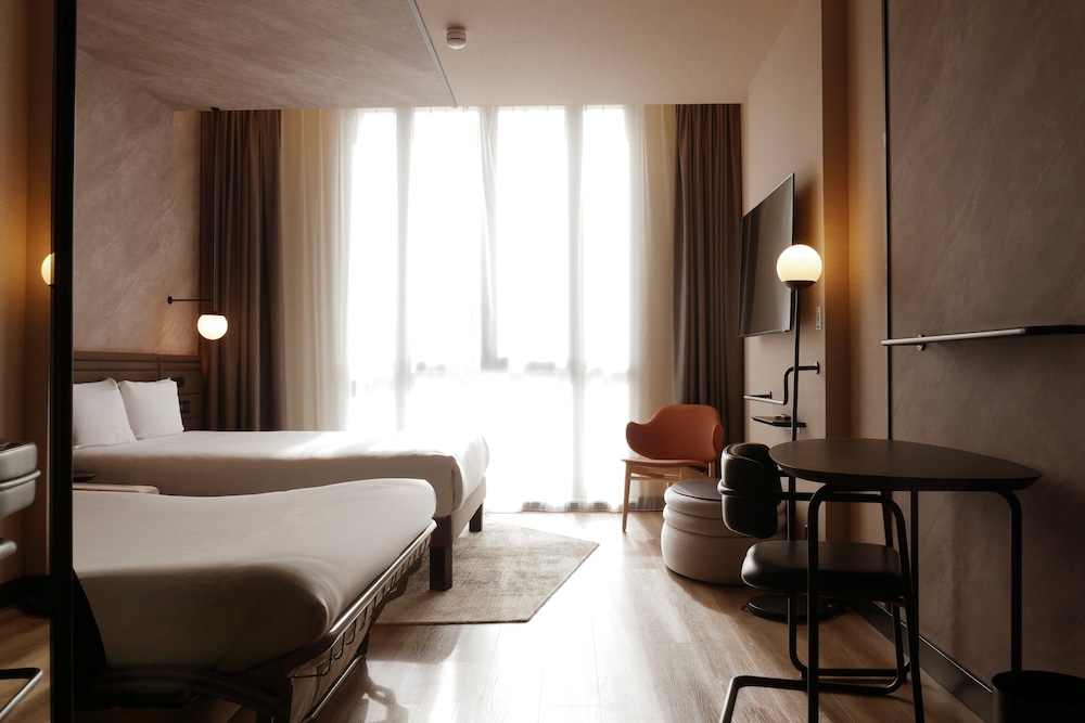 Habitación Familiar, vistas al Sena o al patio - 1 cama doble y 1 sofá - cama del hotel Novotel Rouen Centre Cathédrale. Foto 7