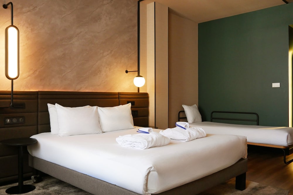 Habitación Ejecutiva Triple - 1 cama doble y 1 cama individual del hotel Novotel Rouen Centre Cathédrale