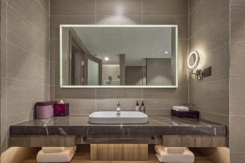 Suite para huéspedes con 1 cama king size del hotel Mercure Xi\'an Daming Palace. Foto 14