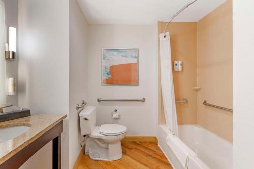 1 King Bed, Nonsmoking del hotel La Quinta by Wyndham Verona. Foto 4