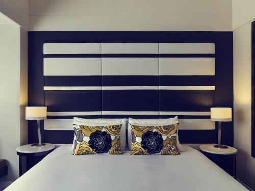 Habitación Superior con cama grande - Orientada a la ciudad del hotel Mövenpick Auckland. Foto 2