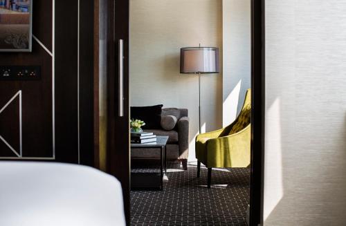 Suite Junior con cama extragrande - No fumadores del hotel Mövenpick Auckland. Foto 5