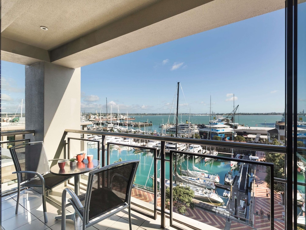 Suite Deluxe de 1 dormitorio con vistas a la marina del hotel The Sebel Auckland Viaduct Harbour