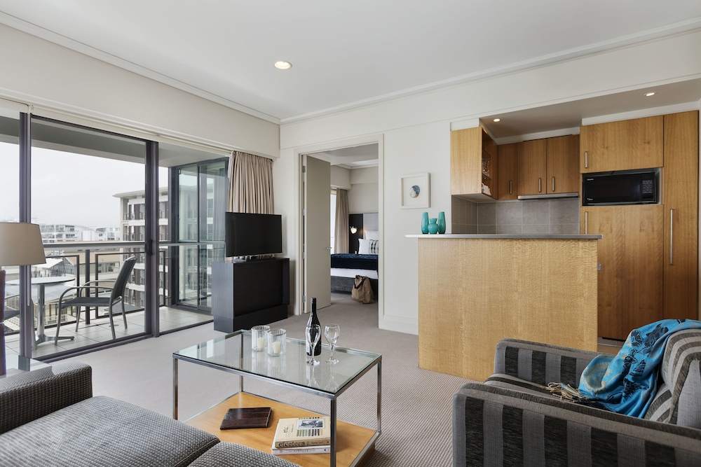 Suite Deluxe de 1 dormitorio con vistas a la marina del hotel The Sebel Auckland Viaduct Harbour. Foto 6