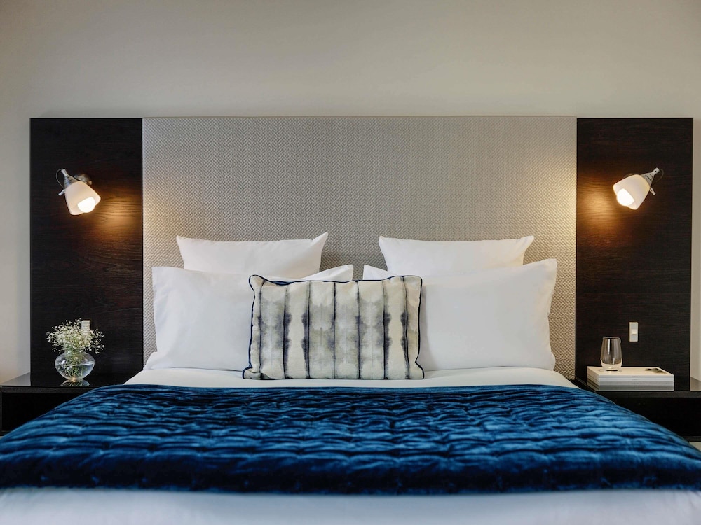 Suite Estudio con cama Queen y vistas a la ciudad del hotel The Sebel Auckland Viaduct Harbour. Foto 2