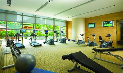 Habitación superior con 2 camas individuales del hotel Novotel Citygate Hong Kong. Foto 1