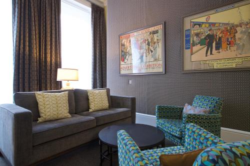 Suite Deluxe con cama extragrande del hotel 54 Queens Gate. Foto 6