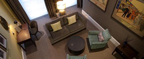 Suite Deluxe con cama extragrande del hotel 54 Queens Gate. Foto 7