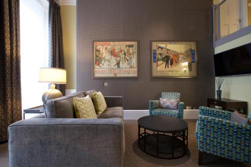 Suite Deluxe con cama extragrande del hotel 54 Queens Gate. Foto 13