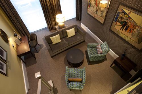 Suite Deluxe con cama extragrande del hotel 54 Queens Gate. Foto 8
