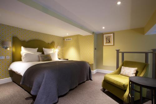 Suite Deluxe con cama extragrande del hotel 54 Queens Gate. Foto 9