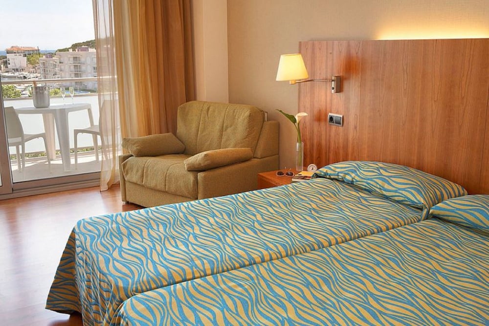 Habitación Triple Estándar del hotel Rvhotels Nautic Park