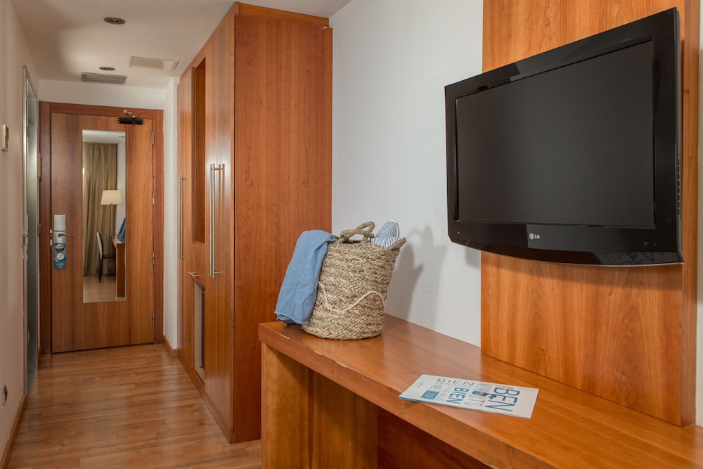 Habitación Triple Estándar del hotel Rvhotels Nautic Park. Foto 5