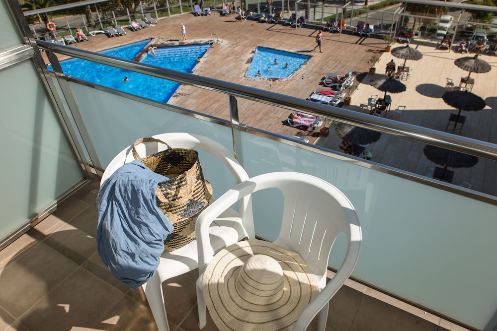 Habitación Doble, Vista a la Piscina del hotel Rvhotels Nautic Park. Foto 6