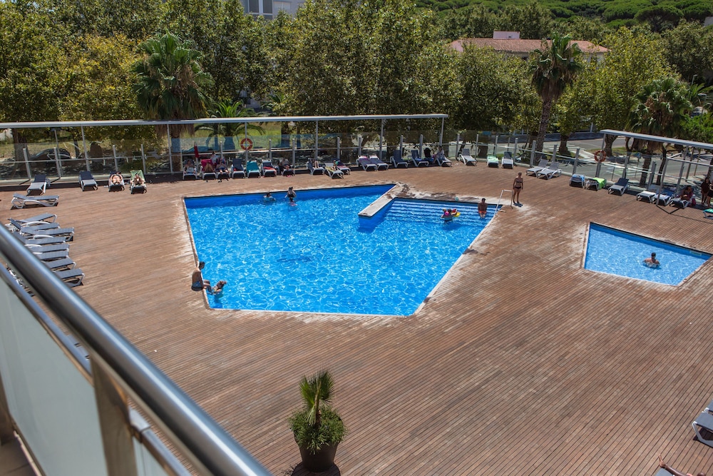 Habitación Doble, Vista a la Piscina del hotel Rvhotels Nautic Park. Foto 11