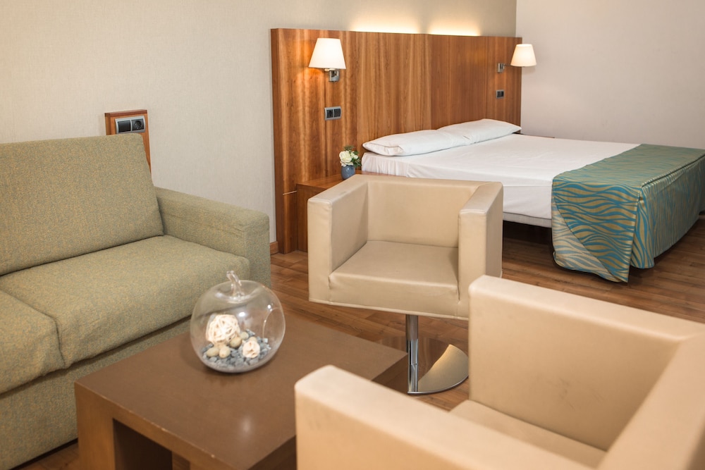 Junior suite Sofá Cama incluido 1 Cama doble Normal del hotel Rvhotels Nautic Park. Foto 3