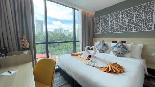 Habitación Doble Deluxe Bong Soo combinada - 2 camas del hotel Santa Grand Signature Kuala Lumpur. Foto 3