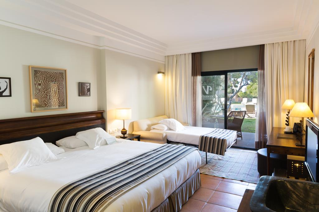 Habitación familiar Acceso Jardín del hotel Vincci Estrella De Mar