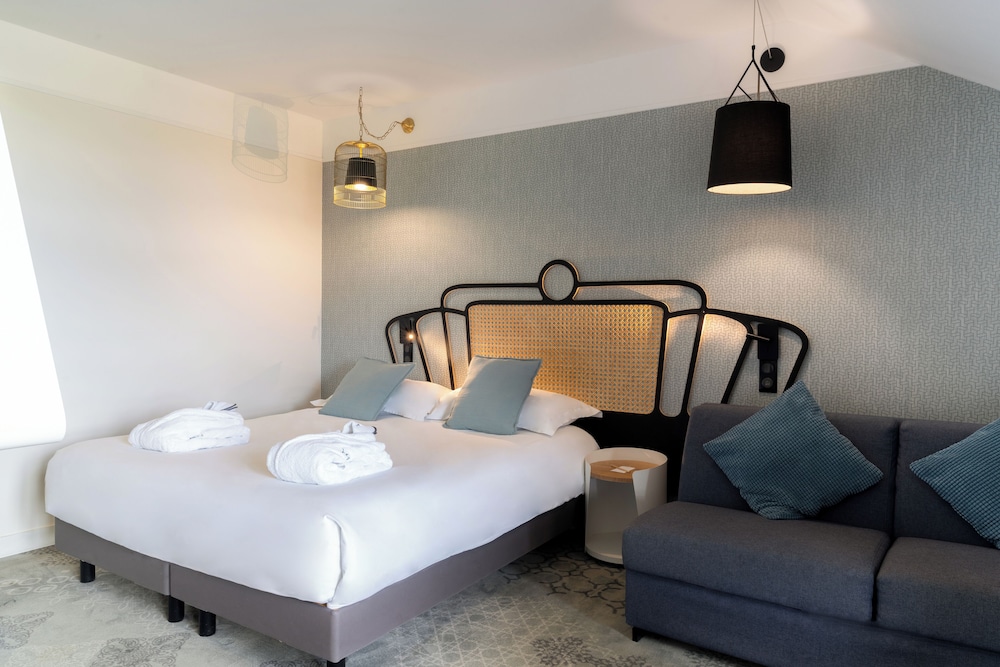 Habitación Privilegio con cama grande + sofá cama, terraza del hotel Mercure Orléans Portes De Sologne. Foto 3