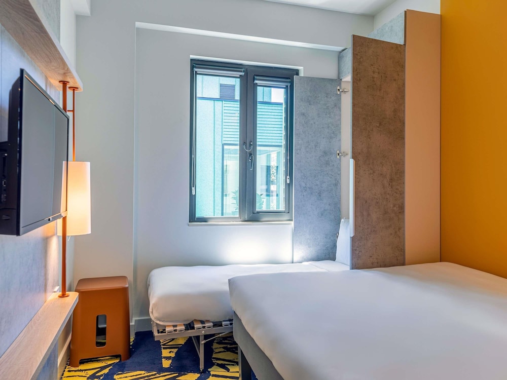 Habitación Estándar con 1 Cama Queen del hotel ibis budget Tbilisi Center. Foto 1