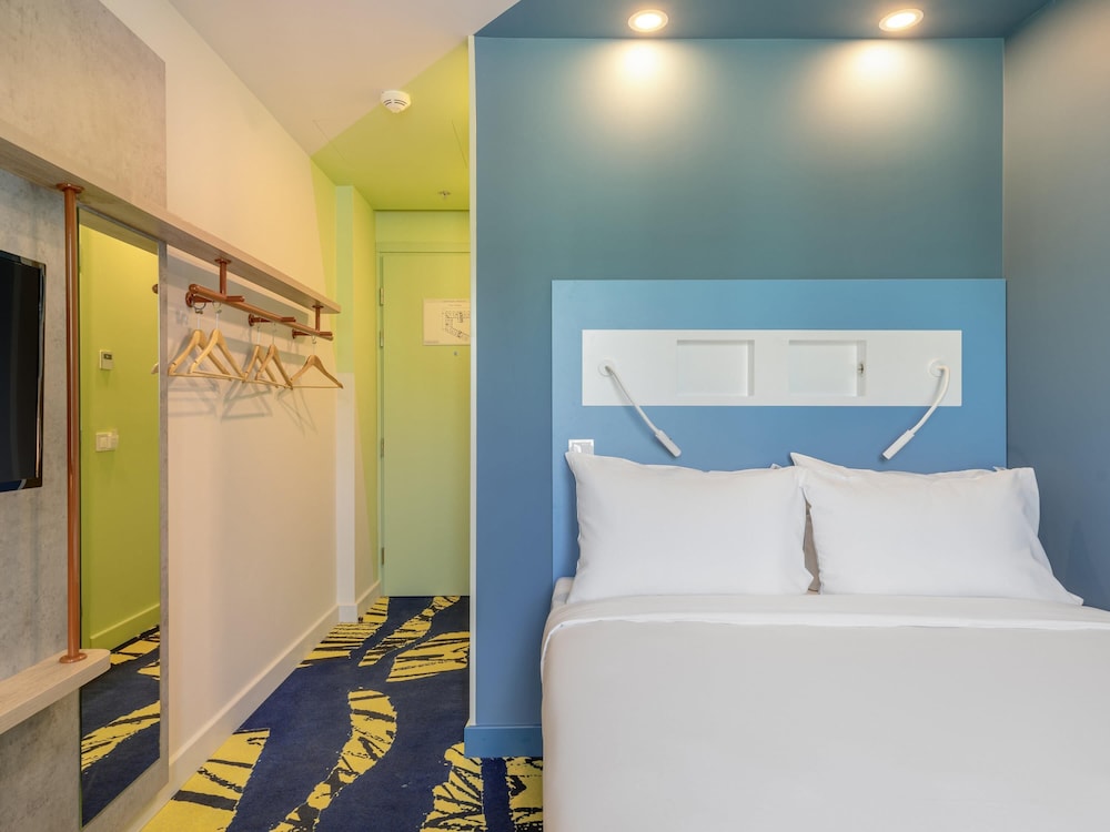 Habitación Estándar con 1 Cama Queen del hotel ibis budget Tbilisi Center. Foto 8