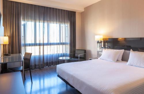 Habitación Doble con cama extragrande del hotel Porcel Torneo. Foto 16