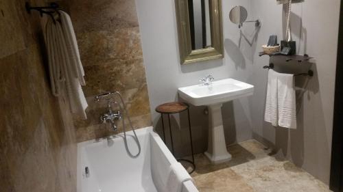 Habitación Doble Superior del hotel Palacio De Mengibar. Foto 1