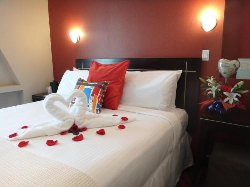 Habitación con cama extragrande y vistas a la ciudad del hotel Nesva - New York City Vista. Foto 4