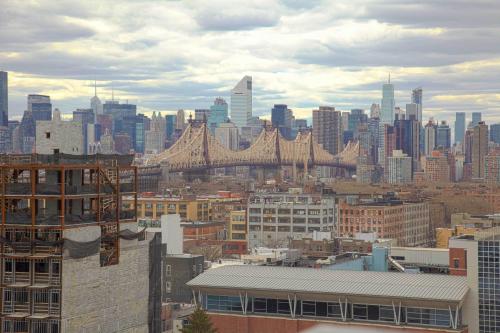 Habitación King con vista a la ciudad del hotel Nesva - New York City Vista. Foto 1