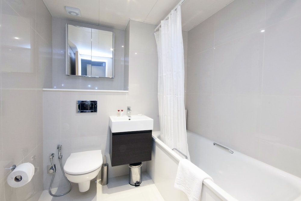 Estudio Deluxe, 1 cama de matrimonio grande (Lower Ground Floor) del hotel Claverley Court. Foto 4