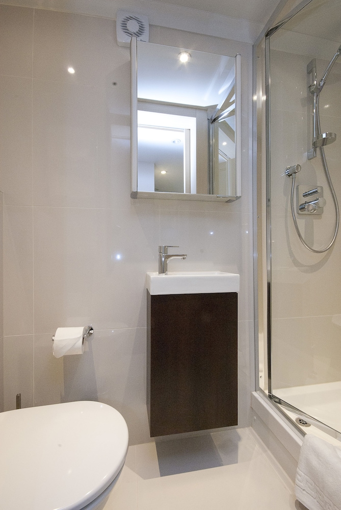 Habitación doble, 1 cama de matrimonio del hotel Claverley Court. Foto 4