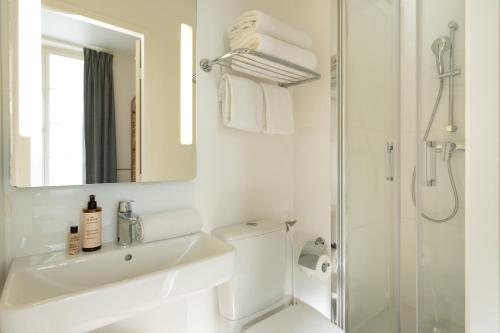 Habitación Doble Clásica del hotel D'espagne. Foto 10