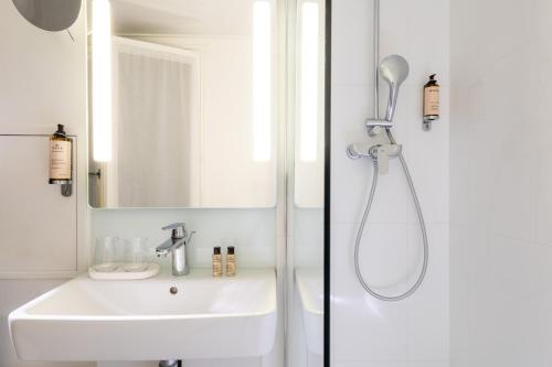 Habitación Doble Clásica del hotel D'espagne. Foto 15