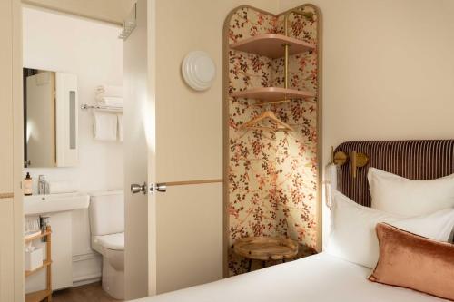 Habitación Doble Clásica del hotel D'espagne. Foto 18