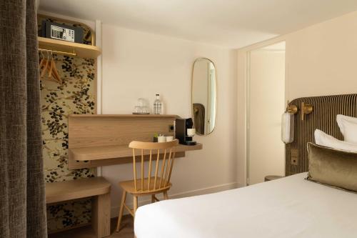 Habitación Triple Deluxe del hotel D'espagne. Foto 17