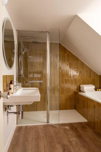 Habitación Doble Deluxe del hotel D'espagne. Foto 6
