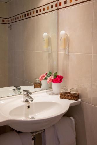 Habitación Twin Premium del hotel Elysées Opéra. Foto 1
