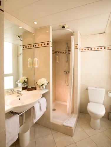 Habitación Doble Premium con balcón del hotel Elysées Opéra. Foto 10
