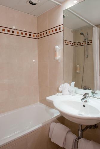 Habitación Doble Premium del hotel Elysées Opéra. Foto 2