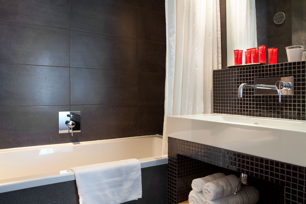 Habitación estándar doble del hotel GOLDEN TULIP DE NOAILLES. Foto 3