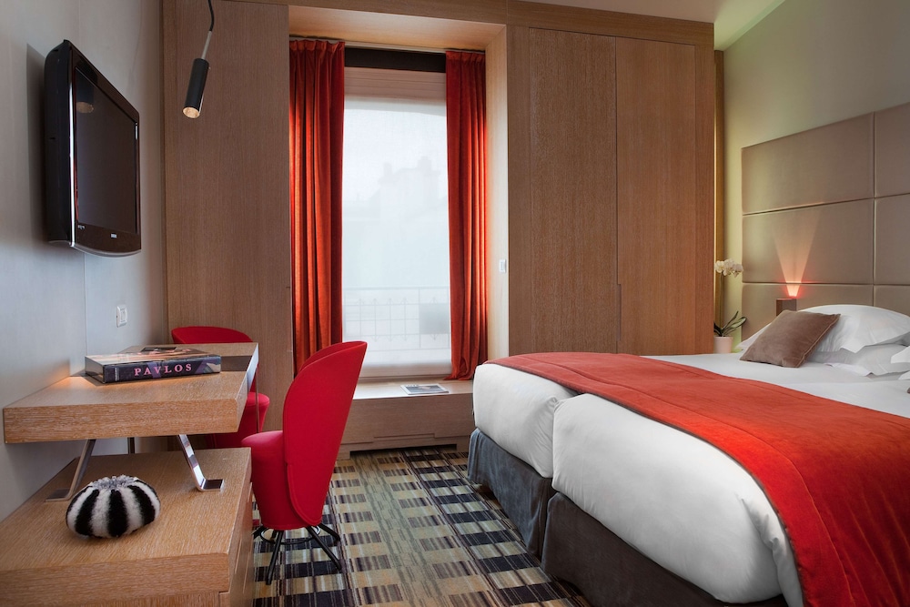 Habitación superior con 1 cama doble o 2 individuales del hotel GOLDEN TULIP DE NOAILLES