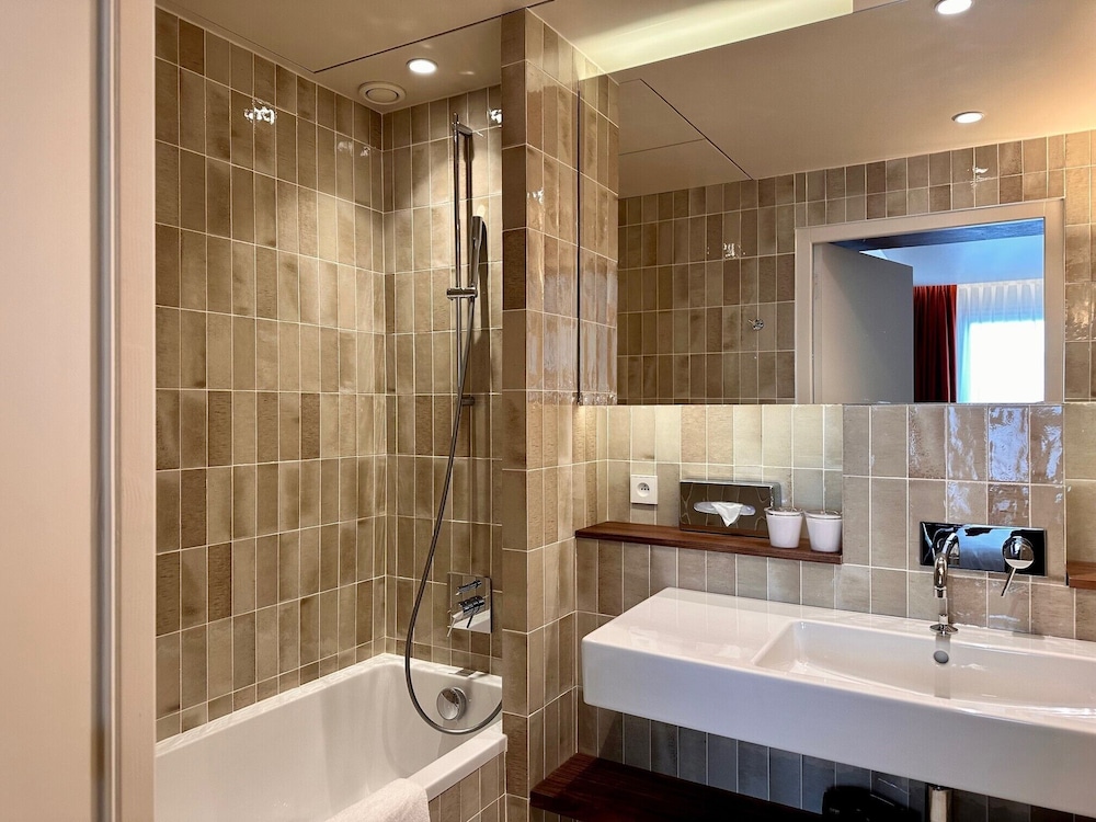 Chambre Executive Supérieure Double ou Twin del hotel GOLDEN TULIP DE NOAILLES. Foto 4
