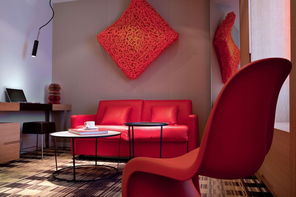 Suite junior del hotel GOLDEN TULIP DE NOAILLES. Foto 2