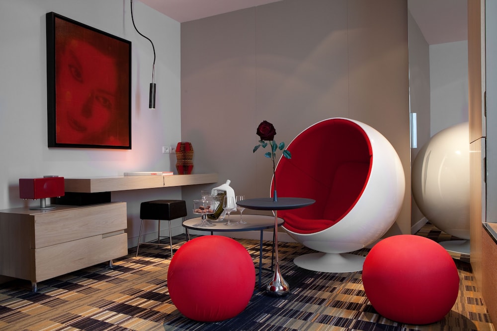 Suite junior del hotel GOLDEN TULIP DE NOAILLES. Foto 3